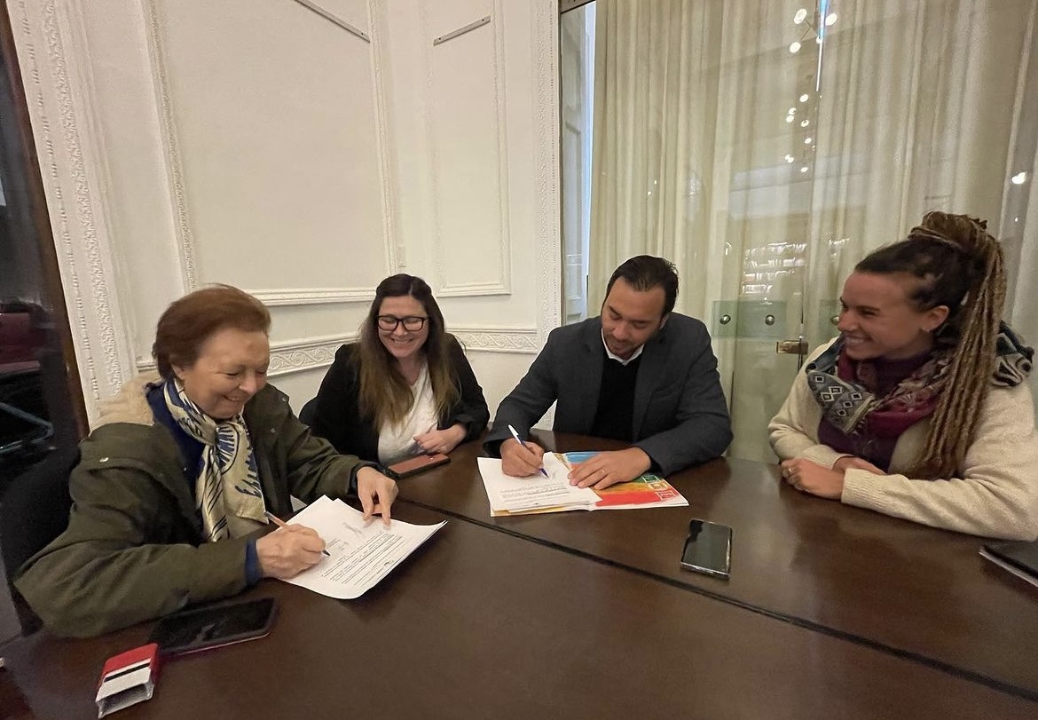 El Colegio Joan Miró de Funes firmó un acuerdo con el Observatorio Ambiental de la UNR